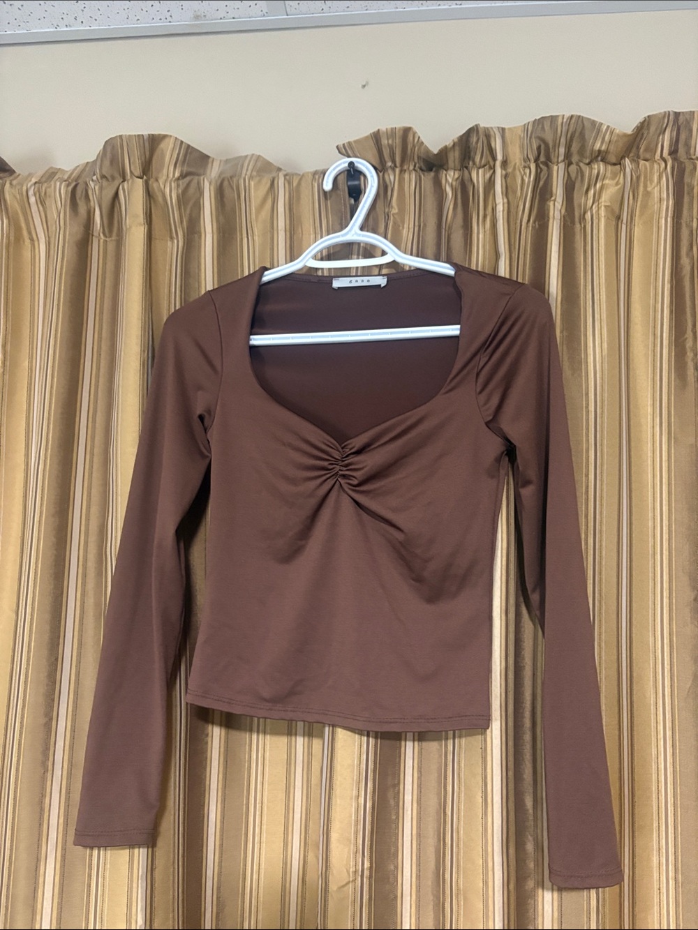gaze Brown Long-Sleeve Twist-Front Top